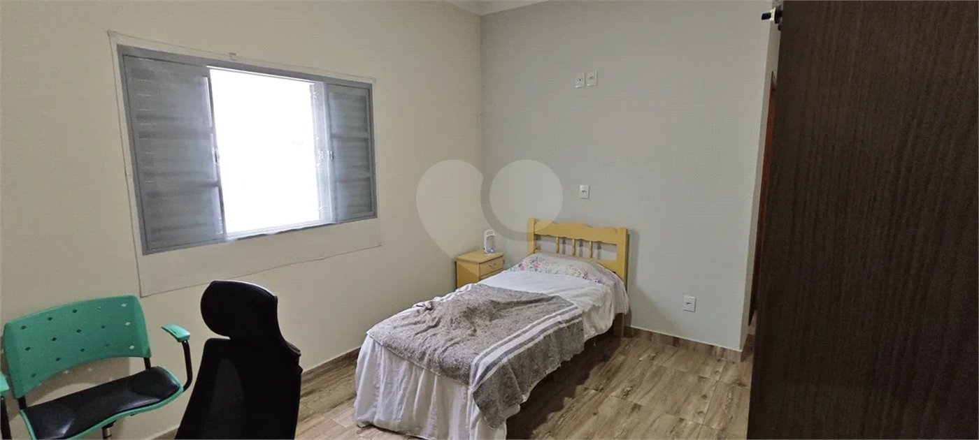Casa Nova (Apenas 2 Anos) com Suíte: Conforto, Segurança e Localização Privilegiada!