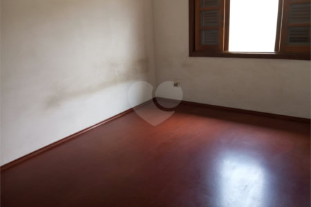 Casa à venda com 3 quartos, sendo 1 suíte, em Vila Nivi, São Paulo, SP