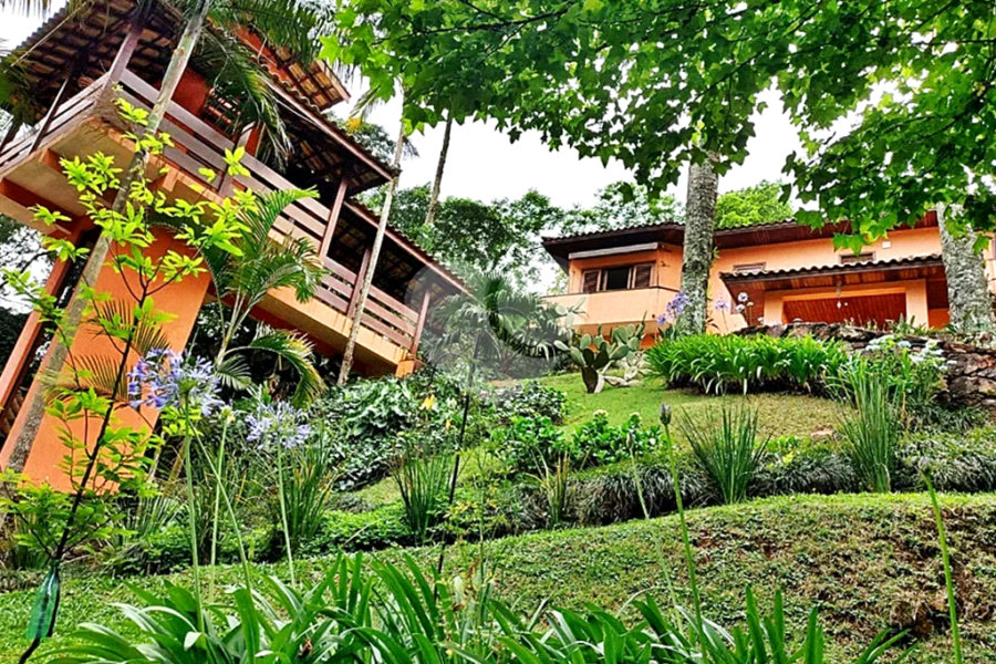 Casa à venda com 4 quartos, sendo 2 suítes, no condomínio Parque Imperial da Cantareira, Mairiporã - SP