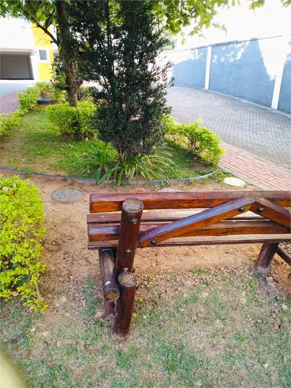 Casa à venda com 3 quartos, sendo 1 suíte, no condomínio Moradas do Horto, São Paulo - SP