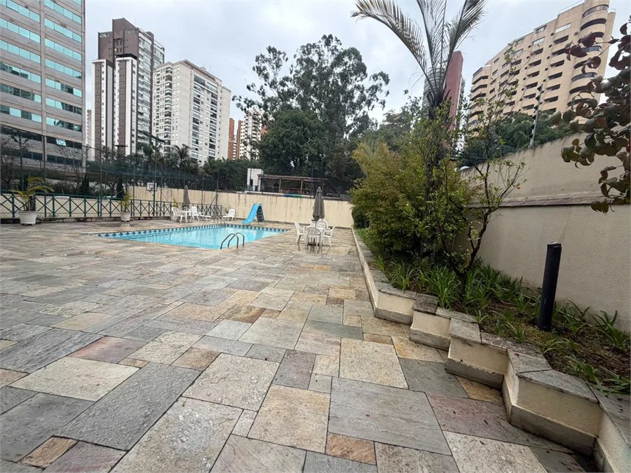 Apartamento à venda com 3 suítes em Vila Suzana, São Paulo, SP