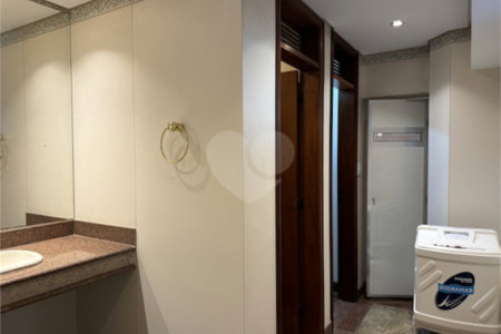 Cobertura à venda ou para alugar com 5 quartos, sendo 4 suítes, em Santo Amaro, São Paulo, SP