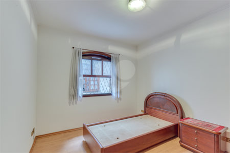 Casa Térrea à venda com 4 quartos, sendo 1 suíte, em Jardim Prudência, São Paulo, SP
