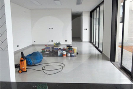 Casa à venda ou para alugar com 5 quartos, sendo 3 suítes, no condomínio Figueira Garden, Atibaia - SP