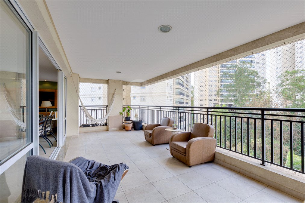 Apartamento à venda com 4 suítes em Jardim Marajoara, São Paulo, SP