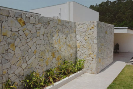 Casa à venda com 3 quartos, sendo 2 suítes, no condomínio Morada do Sol, Mairiporã - SP