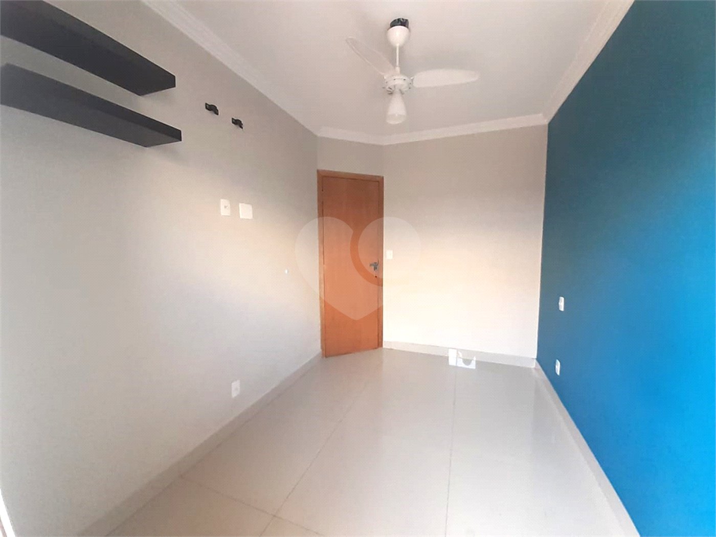 Casa à venda com 3 quartos, sendo 1 suíte, no condomínio Apeu, São Paulo - SP