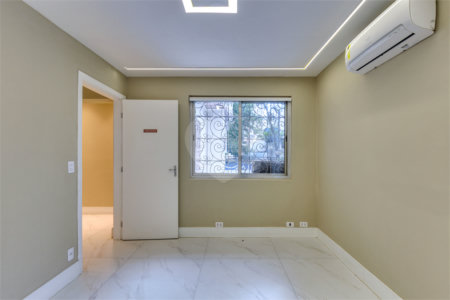 Casa à venda ou para alugar com 12 quartos, sendo 2 suítes, em Alto da Boa Vista, São Paulo, SP