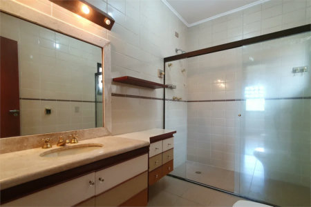Casa à venda com 4 quartos, sendo 3 suítes,  no condomínio Vila das Flores, São Paulo - SP