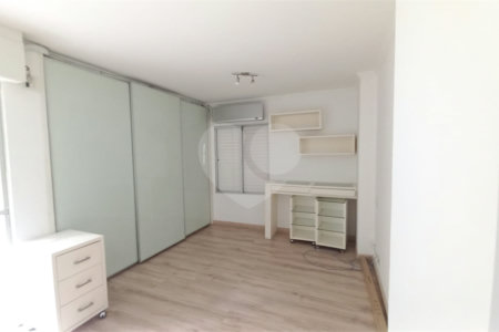 Apartamento à venda com 3 quartos, sendo 1 suíte,  em Vila Andrade, São Paulo, SP