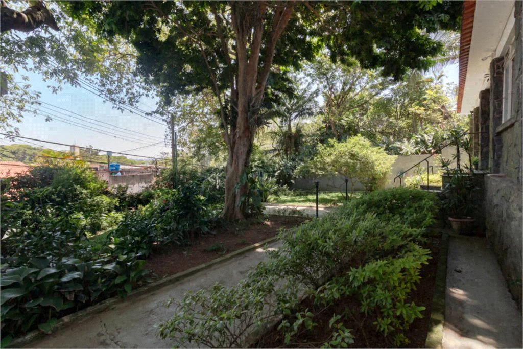Casa à venda com 4 quartos, sendo 3 suítes,  em Vila Pirajussara, São Paulo, SP