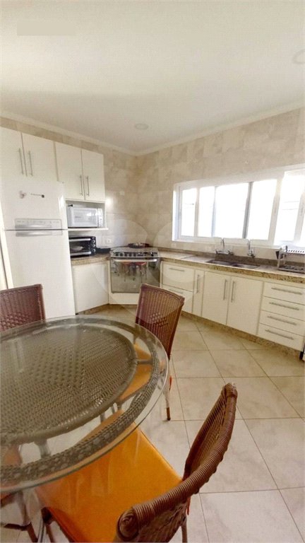 Casa à venda com 3 suítes no condomínio Residencial Parque Arco-íris, Atibaia - SP