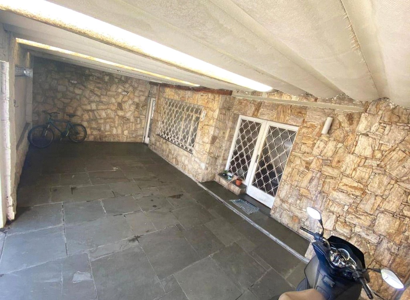 Casa à venda com 3 quartos, sendo 1 suíte, no condomínio Não Info, São Paulo - SP