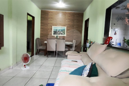 Casa à venda com 5 quartos, sendo 3 suítes, no condomínio Village Texeira Campos, Rio de Janeiro - RJ