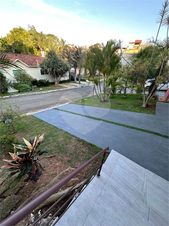 Casa à venda com 4 quartos, sendo 1 suíte,  no condomínio Jardim das Acácias, Cotia - SP