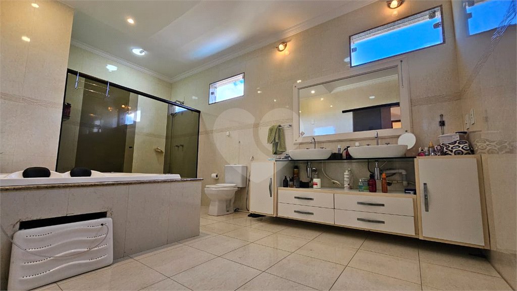 Casa à venda com 5 quartos, sendo 3 suítes,  no condomínio Colinas do Magarça, Rio de Janeiro - RJ