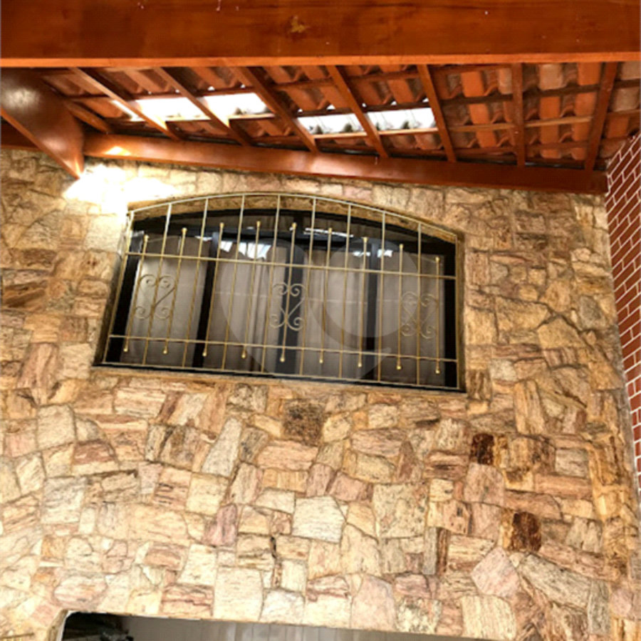 Sobrado com 234m², 3 dormitórios, sendo 1 suíte, 2 vagas, à venda na Vila Ema.