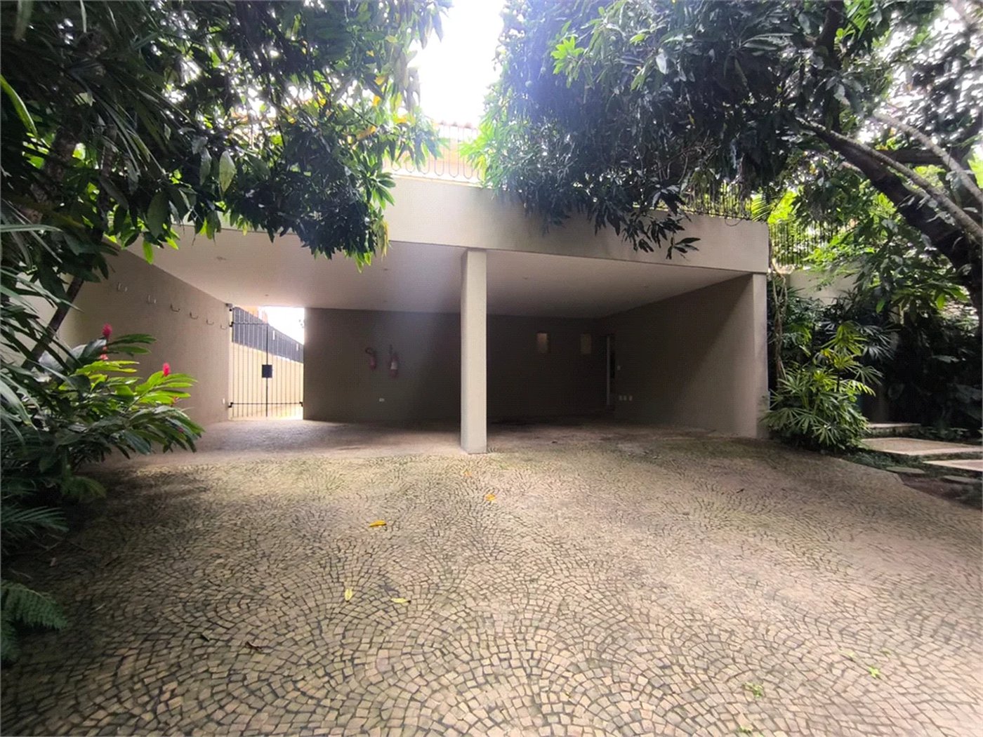 Casa à venda com 5 quartos, sendo 4 suítes, em Cidade Jardim, São Paulo, SP