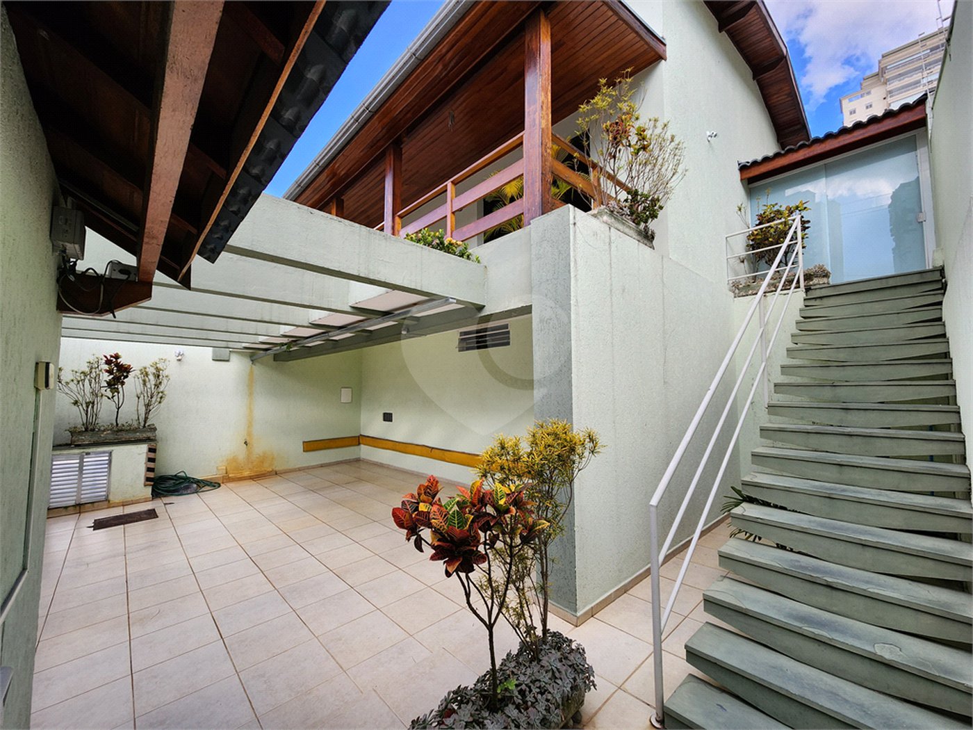 Casa à venda com 4 quartos, sendo 3 suítes,  em Vila Rosália, Guarulhos, SP