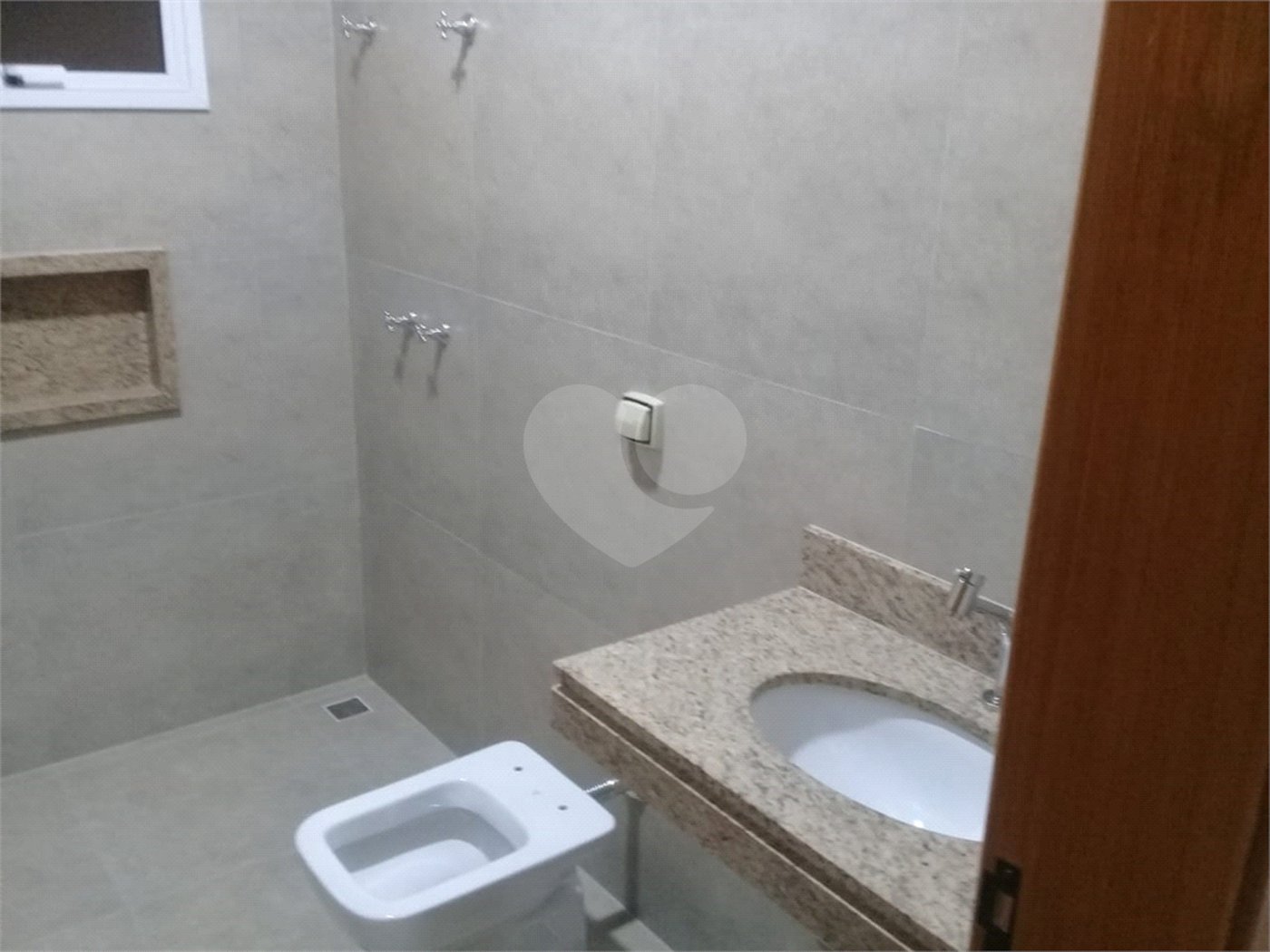 Casa à venda com 3 quartos, sendo 1 suíte,  em Loteamento Jardim Solares, Atibaia, SP