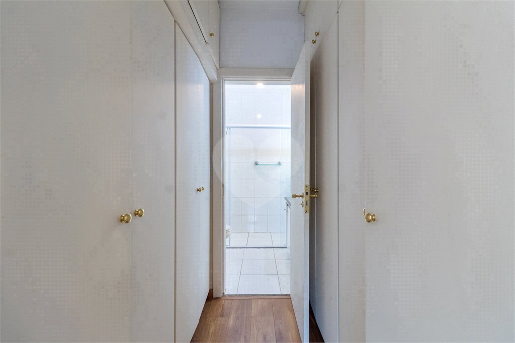 Casa à venda com 4 quartos, sendo 2 suítes,  no condomínio Vila das Flores, São Paulo - SP