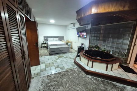 Casa à venda com 4 quartos, sendo 3 suítes,  em Planalto Paulista, São Paulo, SP