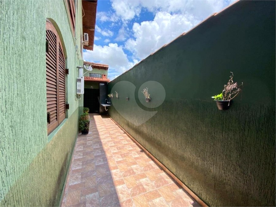 Casa à venda com 4 quartos, sendo 2 suítes, em Parque Santana, Mogi das Cruzes, SP