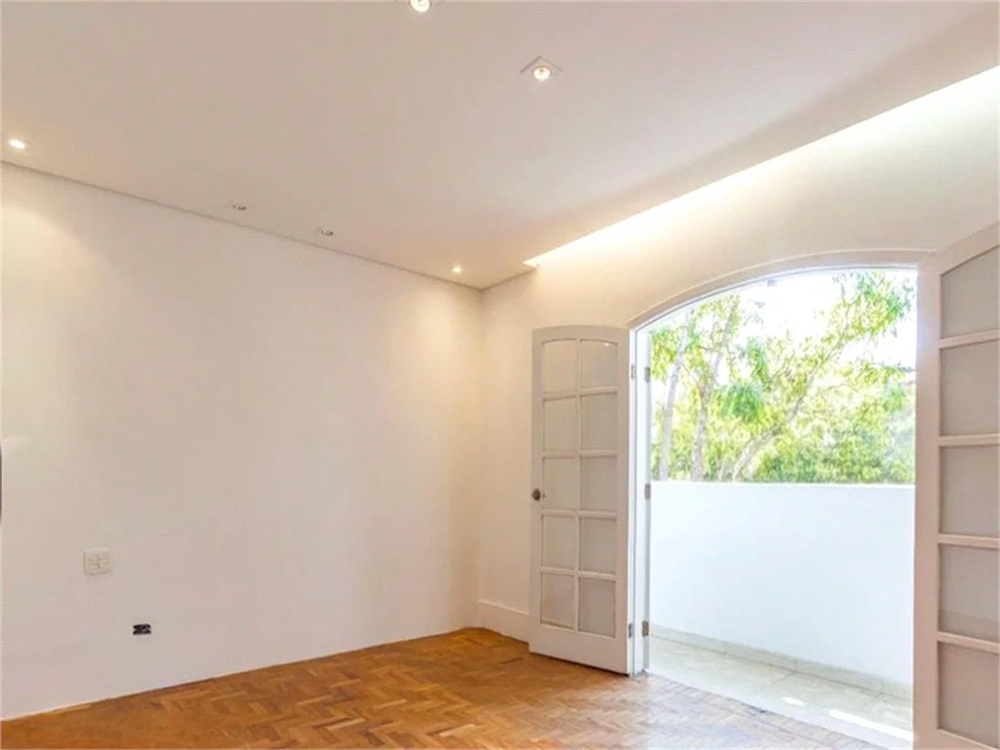 Casa à venda com 4 quartos, sendo 2 suítes, em Vila Morumbi, São Paulo, SP