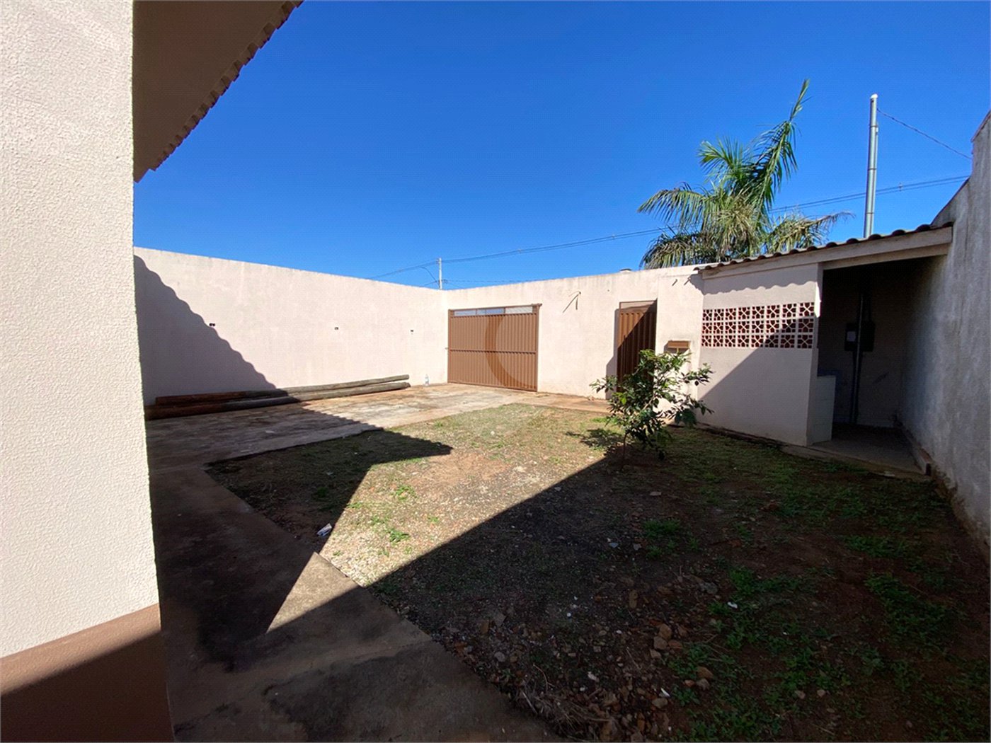 Casa à venda com 3 quartos, sendo 1 suíte, em Jardim Primavera I, Ponta Porã, MS