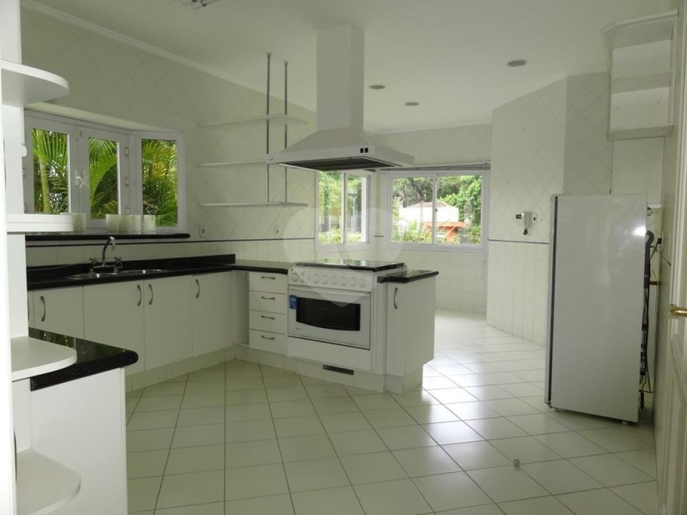 Casa à venda com 4 suítes no condomínio Jardim Ibiratiba, São Paulo - SP