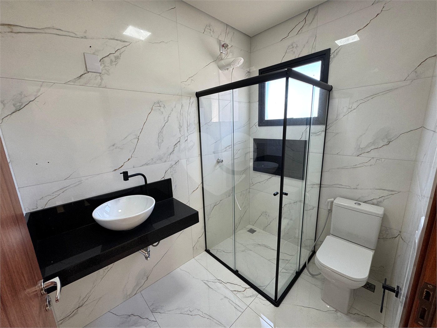 Casa à venda com 5 quartos, sendo 4 suítes, no condomínio Golden Ville, Itapetininga - SP