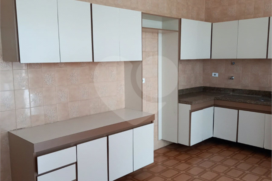 Sobrado à venda com 5 quartos, sendo 2 suítes,  em Tremembé, São Paulo, SP