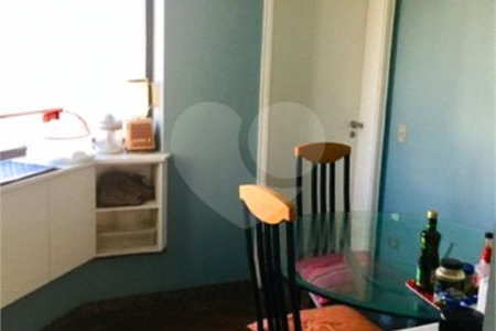 Apartamento à venda com 4 quartos, sendo 2 suítes,  em Aclimação, São Paulo, SP
