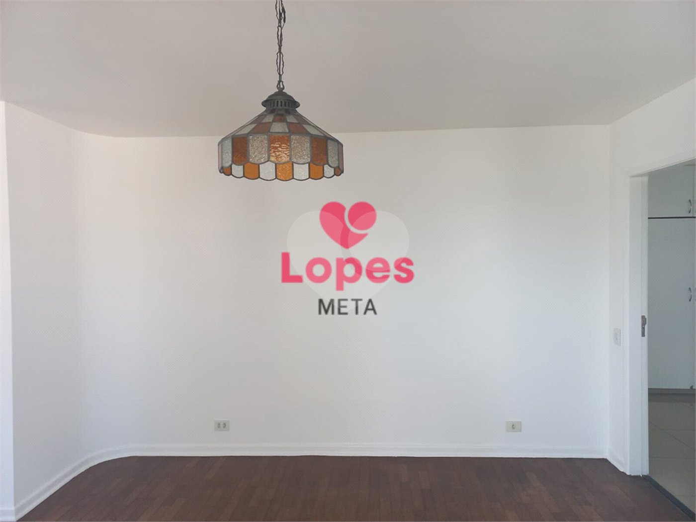 Apartamento à venda com 4 quartos, sendo 2 suítes,  em Vila Adyana, São José dos Campos, SP