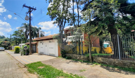 Casa à venda ou para alugar com 4 quartos, sendo 2 suítes,  em Mantiqueira, Mairiporã, SP