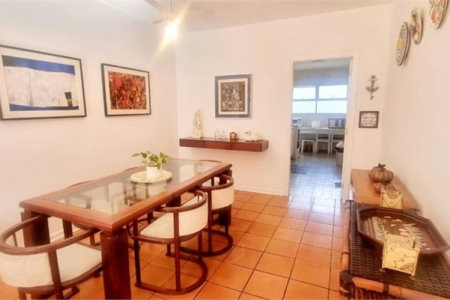 Apartamento porteira fechada com vista para o mar e lazer completo em Pitangueiras – Guarujá