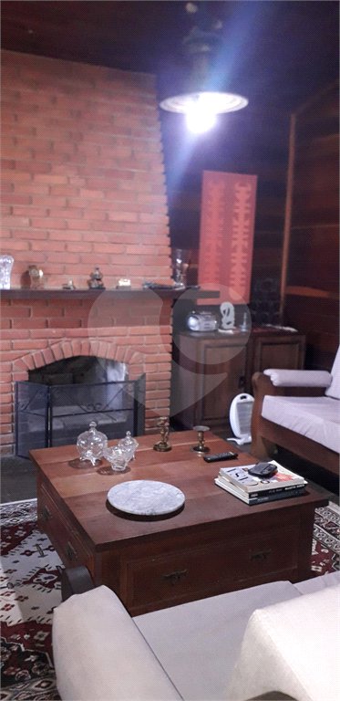 Casa à venda com 3 quartos, sendo 1 suíte, no condomínio Gleba II, Mairiporã - SP