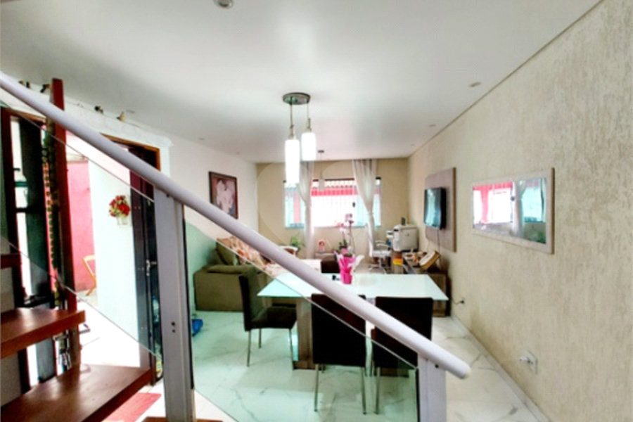 Sobrado à venda com 3 quartos, sendo 1 suíte, em Conjunto Residencial Vista Verde, São Paulo, SP