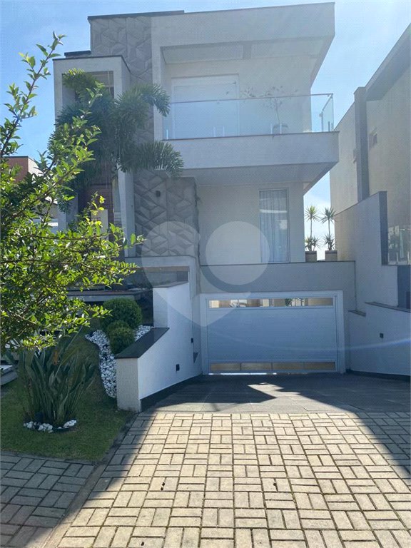 Casa à venda com 4 quartos, sendo 3 suítes, no condomínio Brisa 1, Mogi das Cruzes - SP