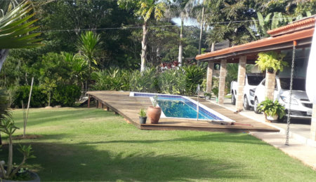 Casa à venda com 5 quartos, sendo 1 suíte, no condomínio Village da Serra, Araçoiaba da Serra - SP
