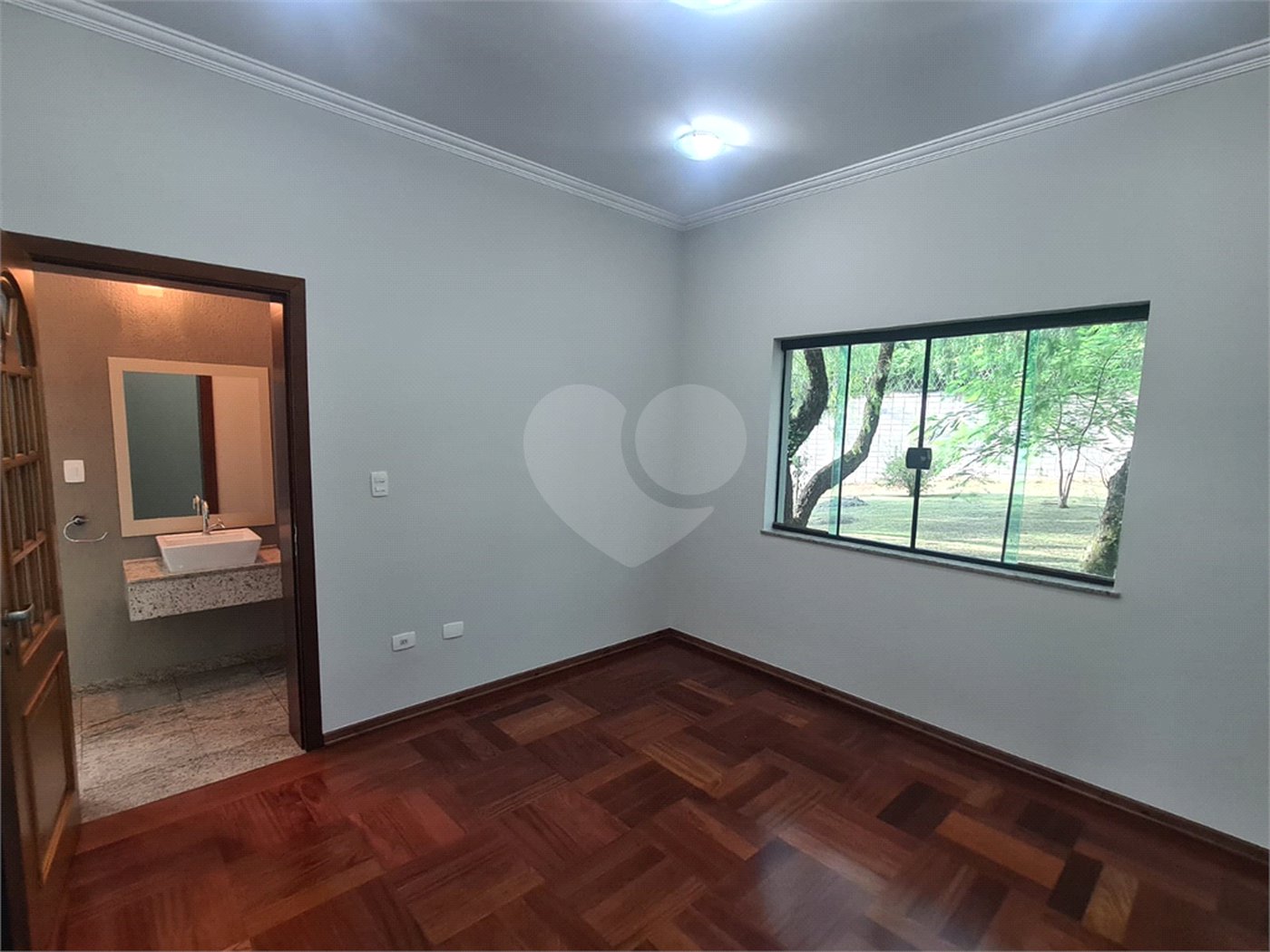 Casa à venda com 4 quartos, sendo 2 suítes, no condomínio Bosque de Grevilea, Vinhedo - SP