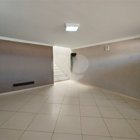 Sobrado à venda ou para alugar com 3 quartos, sendo 1 suíte,  em Jardim Itália, Itapetininga, SP