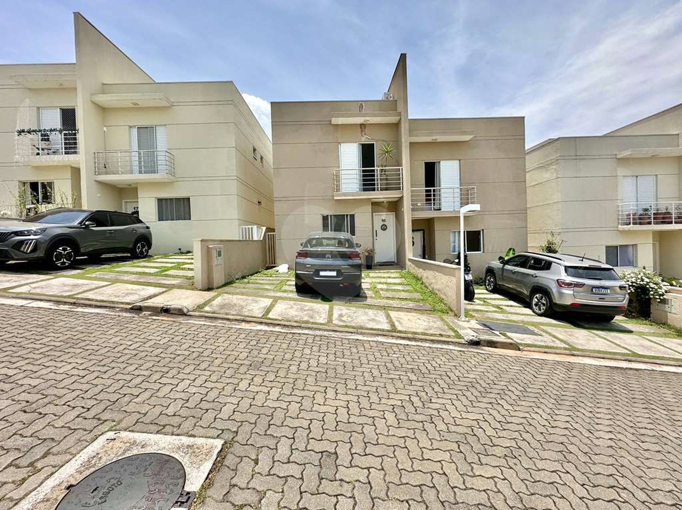 Casa à venda com 3 quartos, sendo 1 suíte, no condomínio Villaggio Viana, Cotia - SP