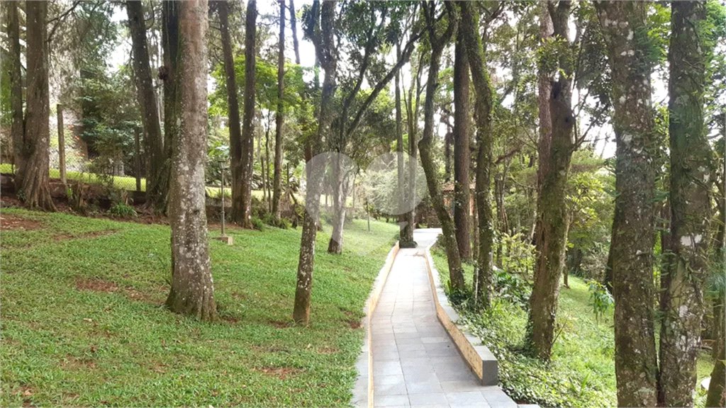 Casa à venda com 3 quartos, sendo 1 suíte, no condomínio Jardim da Monntanha II, Mairiporã - SP