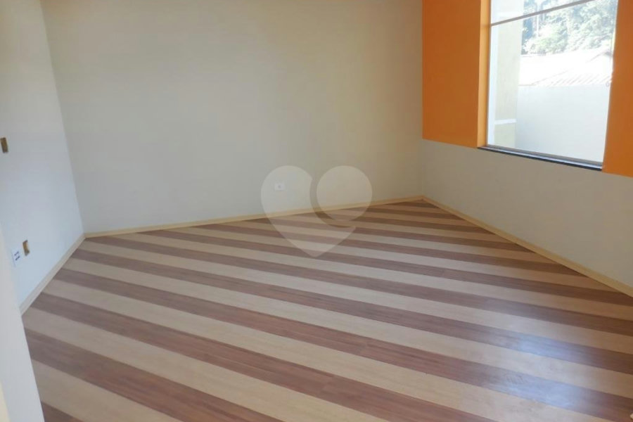 Casa Térrea à venda com 3 suítes em Horto, São Paulo, SP