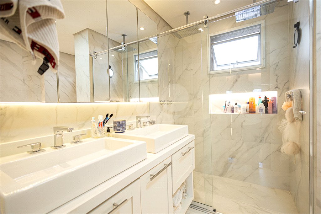 Apartamento à venda com 5 quartos, sendo 4 suítes,  em Parque Reboucas, São Paulo, SP
