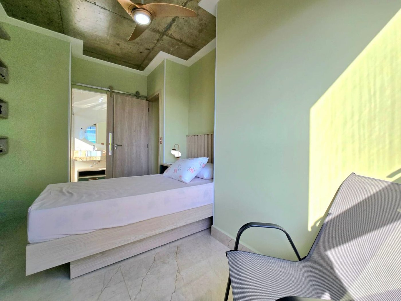 Apartamento com 2 dormitórios à venda, 74 m² por R$ 1.010.000,00 - Embaré - Santos/SP