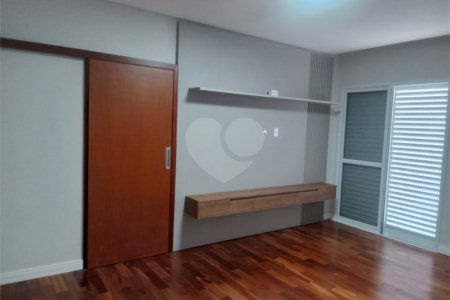 Casa à venda com 4 quartos, sendo 3 suítes,  no condomínio Residencial Montreal, São Carlos - SP