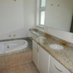 Casa à venda com 3 quartos, sendo 1 suíte, no condomínio Alpes de Vinhedo, Vinhedo - SP