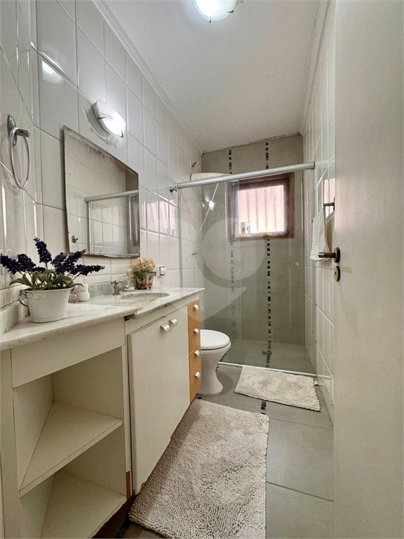 Casa à venda com 3 quartos, sendo 1 suíte, no condomínio Morada dos Pássaros, São Paulo - SP